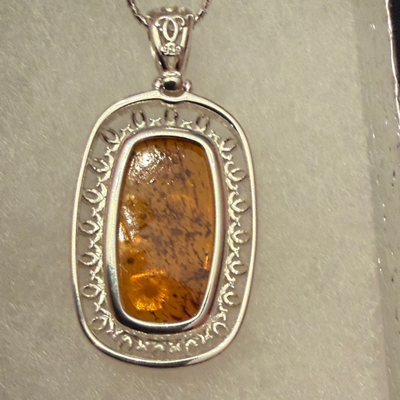 Elegant Silver and Amber Pendant Necklace - Picture 2 of 5
